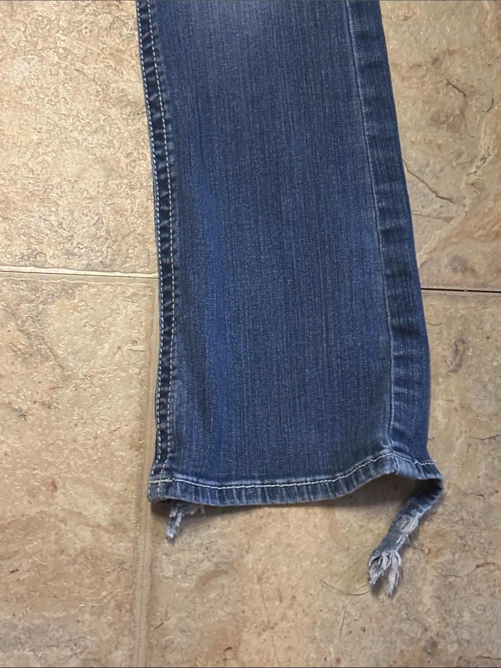 Ariat Women’s Blue Denim Jeans - Classic Mid Wash size 30 R Mid Rise Bootcut - Picture 3 of 8